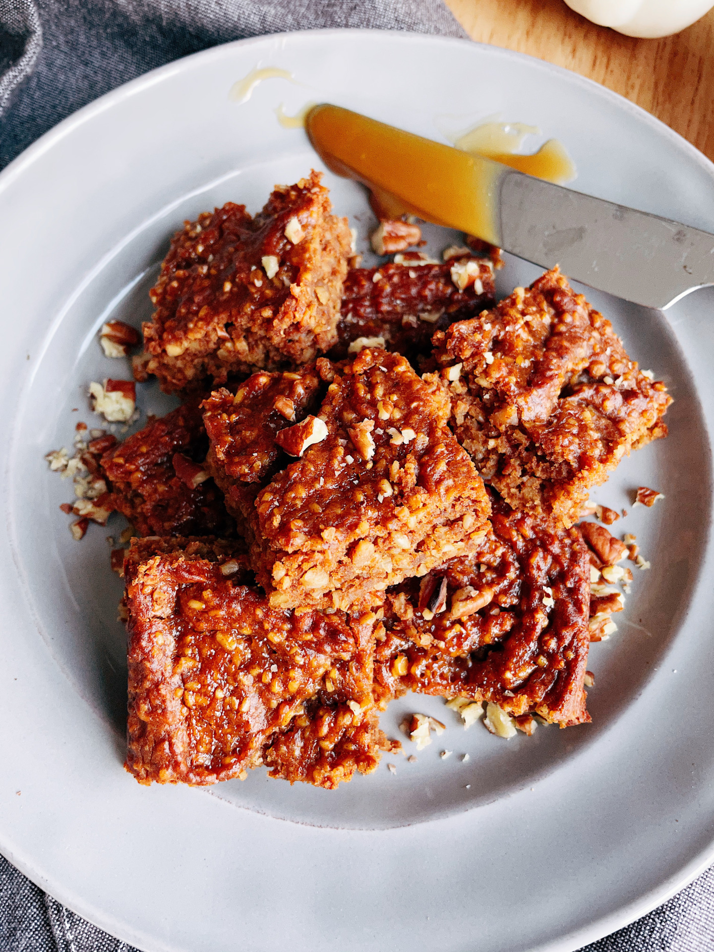 small-batch-pumpkin-pecan-caramel-bars-mini-batch-baker