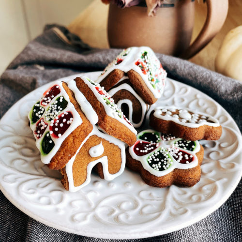 https://minibatchbaker.com/wp-content/uploads/2020/12/single-serving-gingerbread-cookies-500x500.jpeg