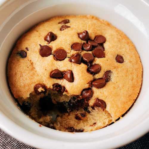 https://minibatchbaker.com/wp-content/uploads/2021/01/single-serving-chocolate-chip-cookie-cake-2-500x500.jpeg